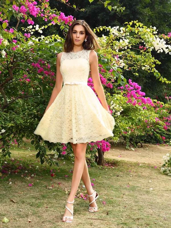 Chic Lace Sleeveless Short Bridesmaid Dresses